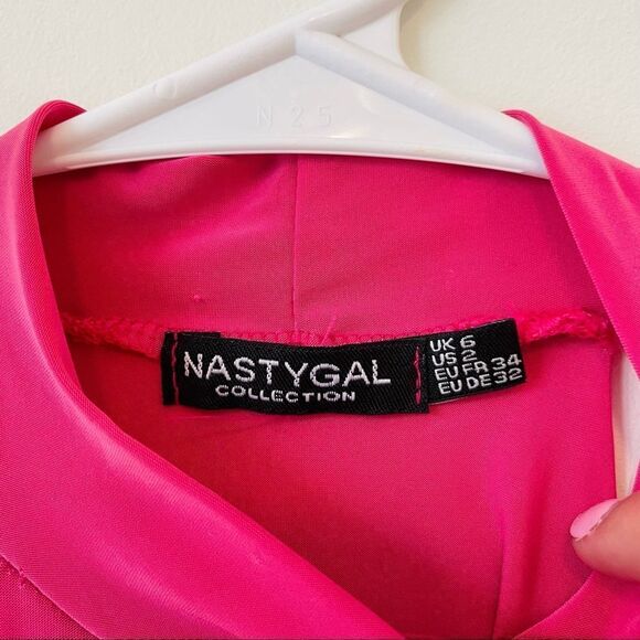 NWOT SOLD OUT Nasty Gal Open Back Halter Bodysuit in Hot Pink Size 2 - Picture 5 of 8